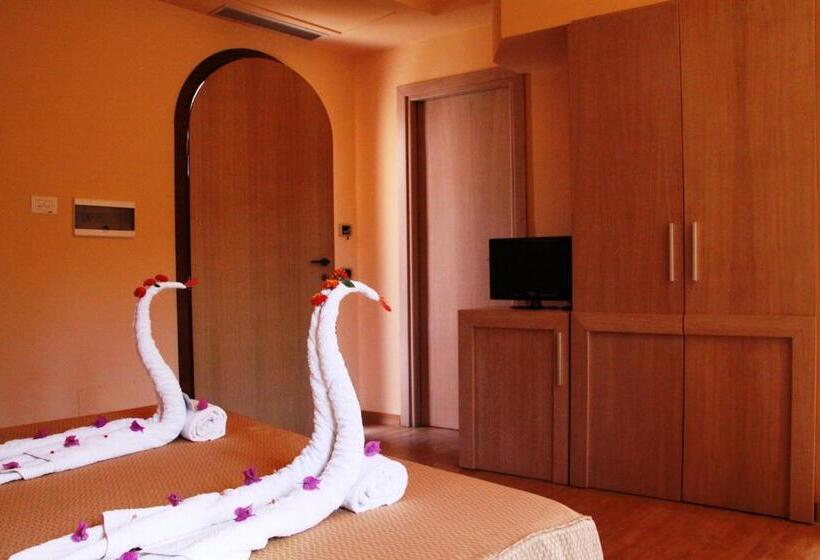 Отель Solemare Club Village