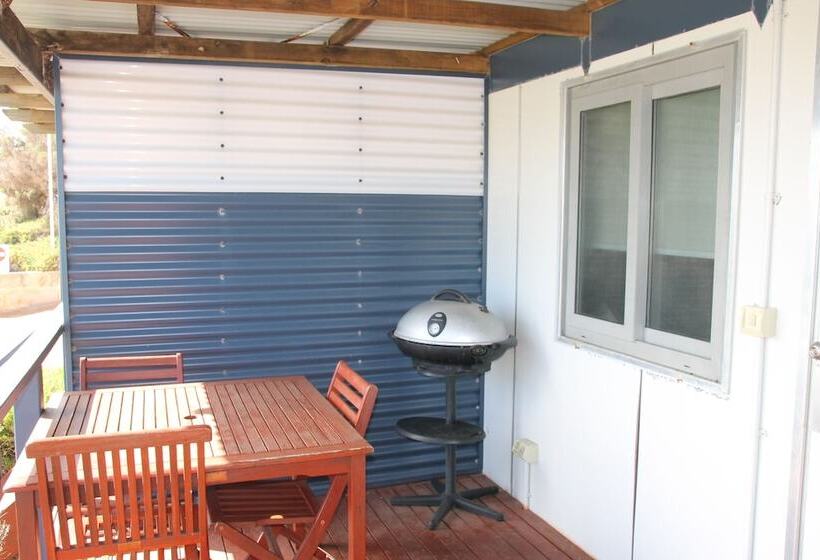 בית מלון כפרי Seaspray Beach Holiday Park