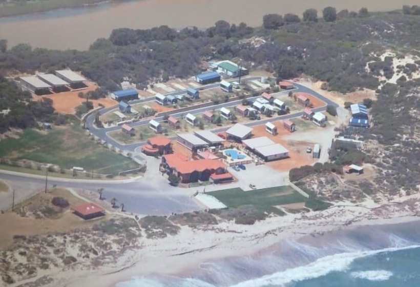 בית מלון כפרי Seaspray Beach Holiday Park