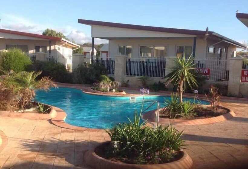 בית מלון כפרי Seaspray Beach Holiday Park