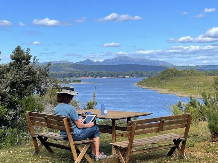 בית מלון כפרי Strahan Wilderness Lodge