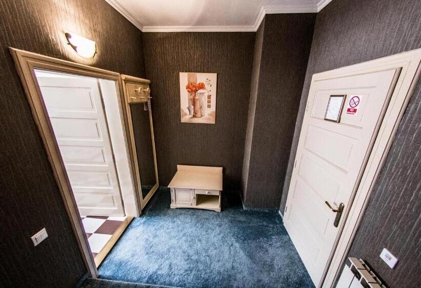 Отель The Elite Oradea S Legendary