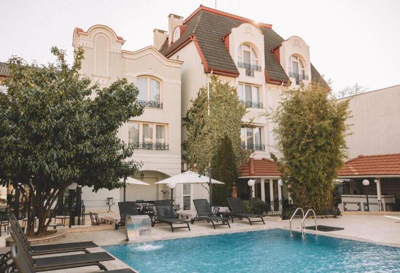 Отель The Elite Oradea S Legendary