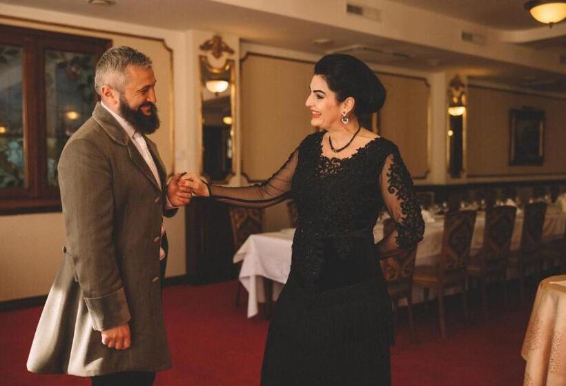 Отель The Elite Oradea S Legendary