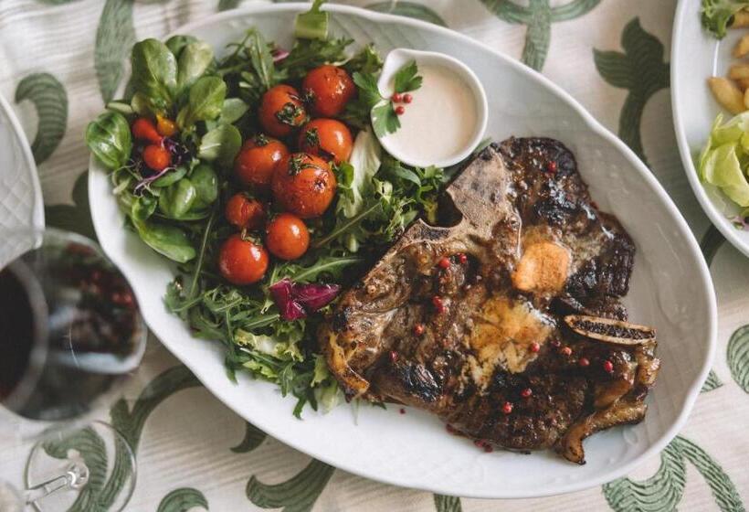 Отель The Elite Oradea S Legendary