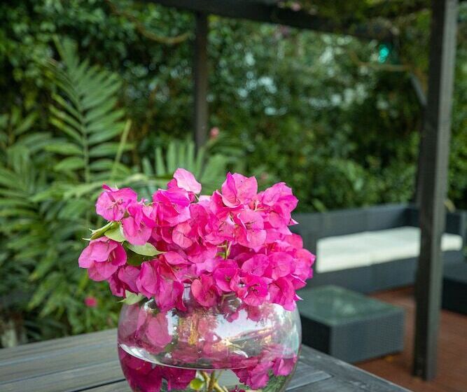 هتل The Samoan Outrigger