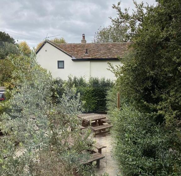 Отель Three Tuns Ashwell