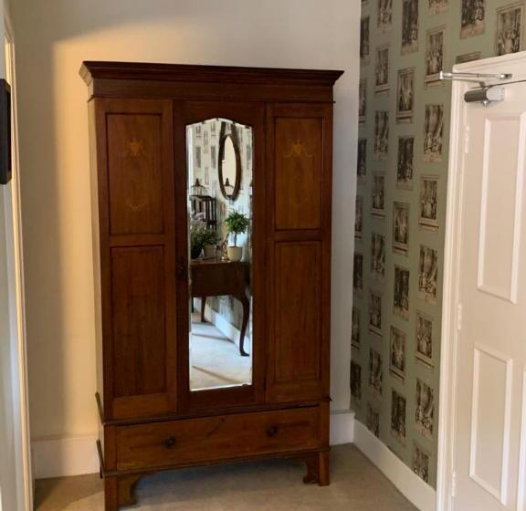 Отель Three Tuns Ashwell