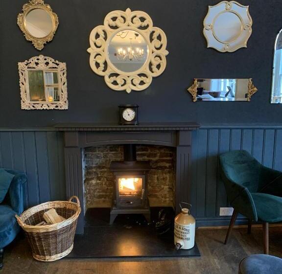 Отель Three Tuns Ashwell