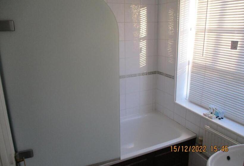 Отель Three Tuns Ashwell