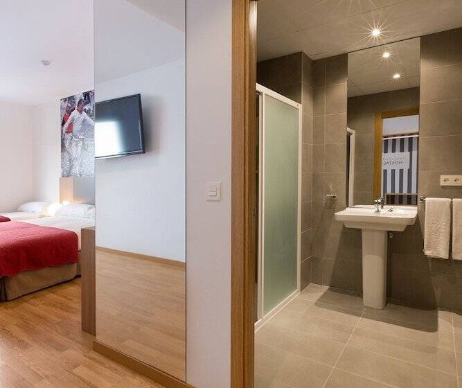 Iraipe Pamplona Hostal Auto Check In