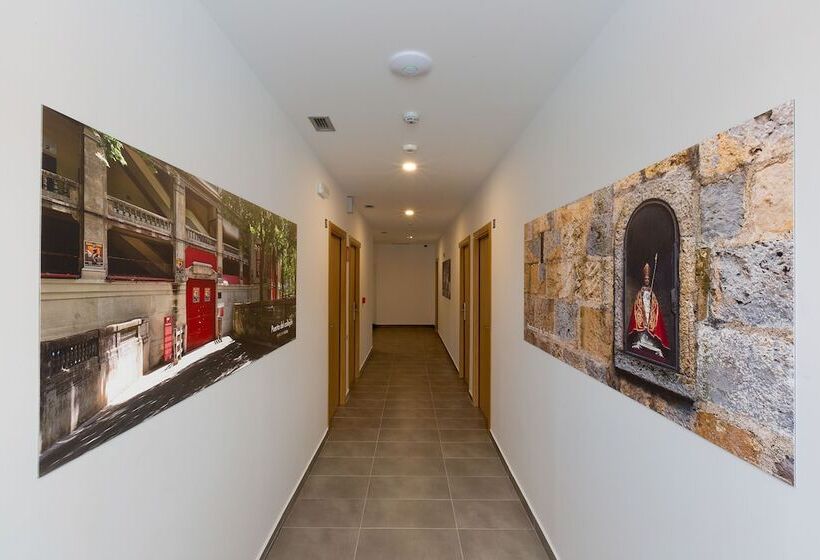 Iraipe Pamplona Hostal Auto Check In