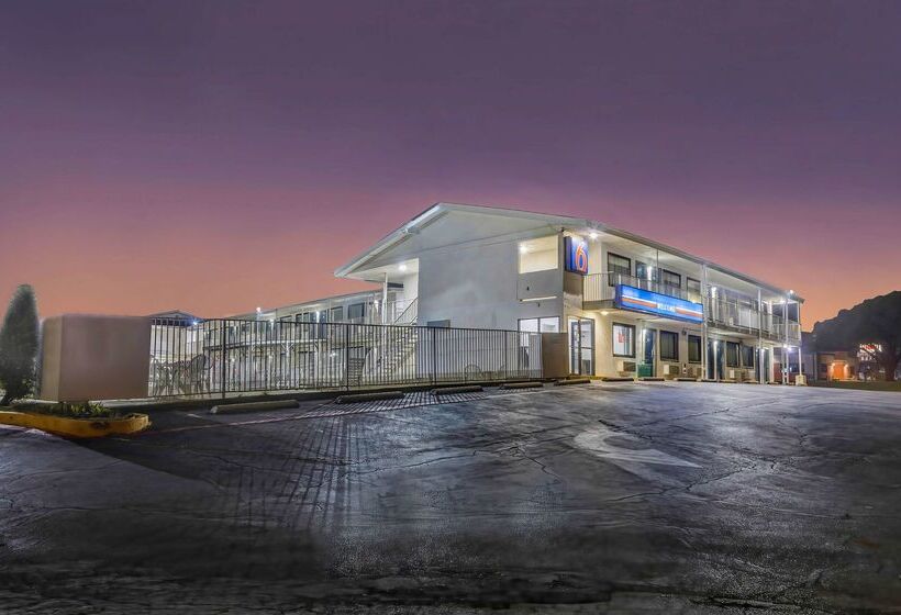 Motel 6 Denton, Tx  Unt