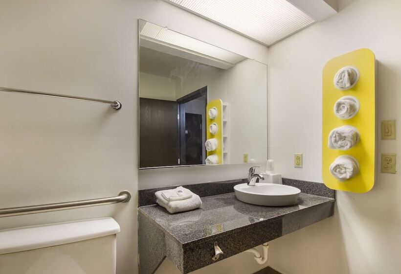 Motel 6 Rothschild, Wi