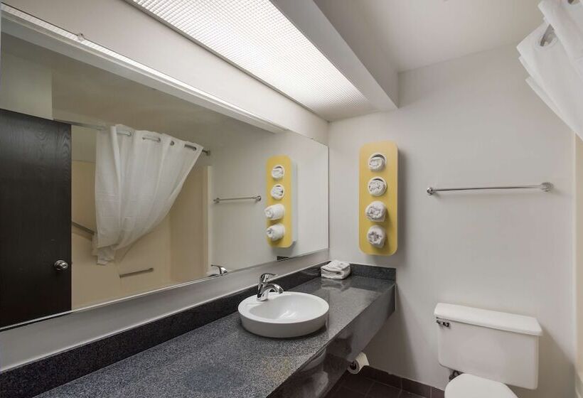 Motel 6 Rothschild, Wi