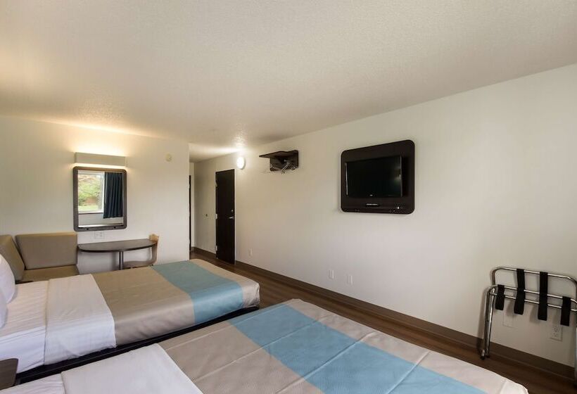 Motel 6 Rothschild, Wi