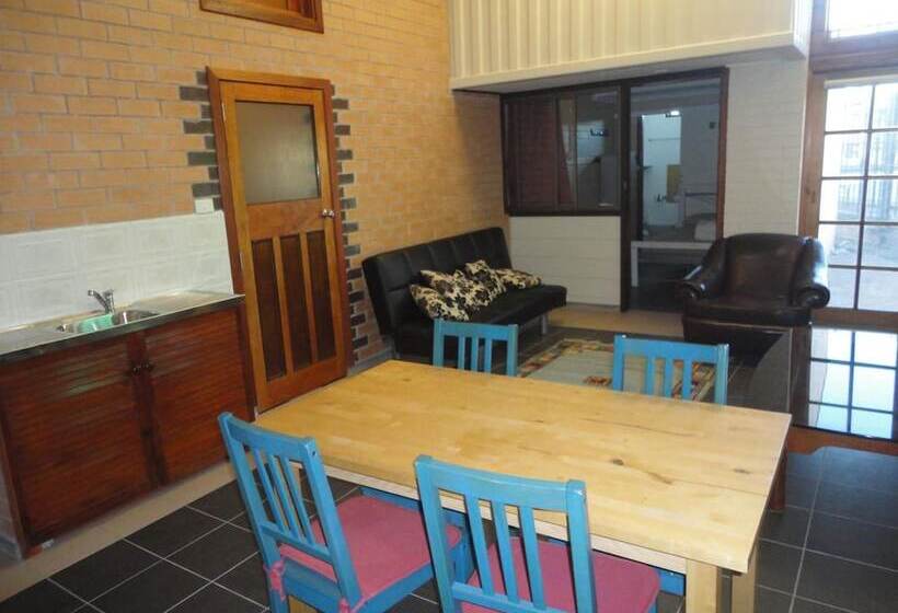 فندق على الطريق A Railway Lodge