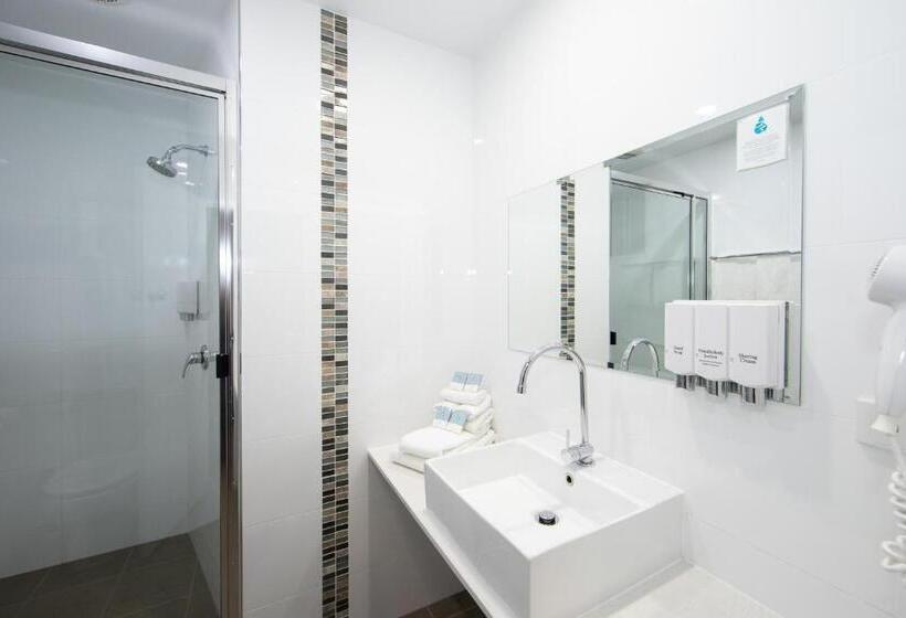 فندق على الطريق New England Motor Lodge