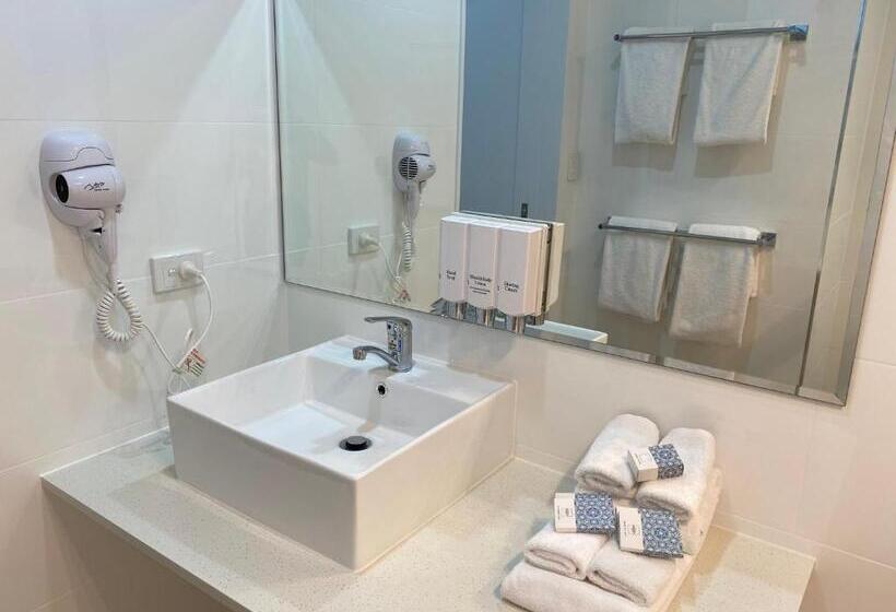 فندق على الطريق New England Motor Lodge