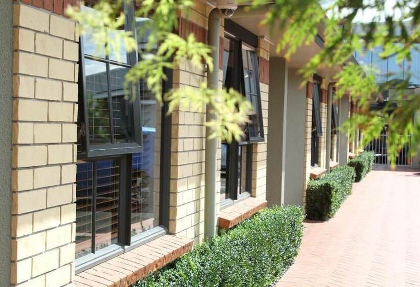 Мотель Quantum Lodge Motor Inn