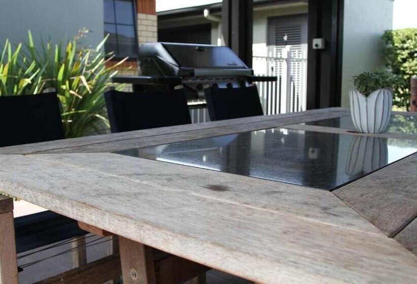 Мотель Quantum Lodge Motor Inn