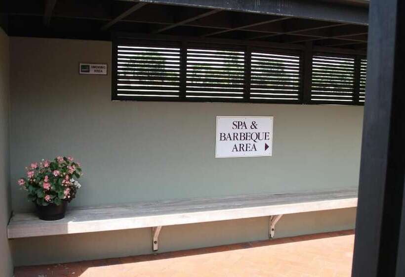 Мотель Quantum Lodge Motor Inn