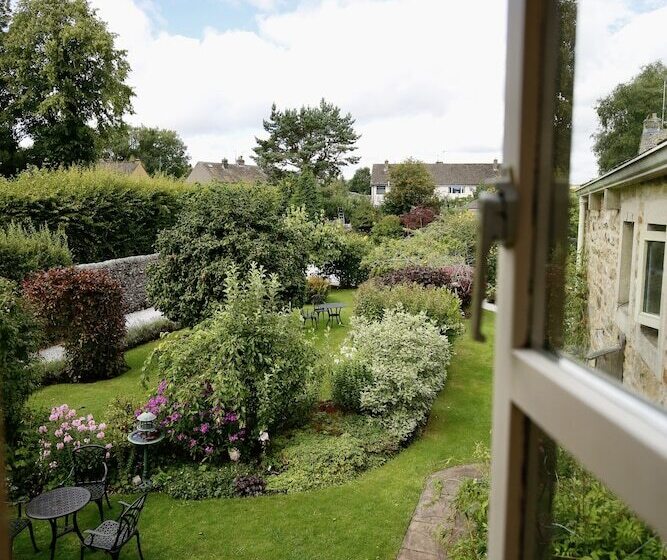 بنسيون Ashfield House