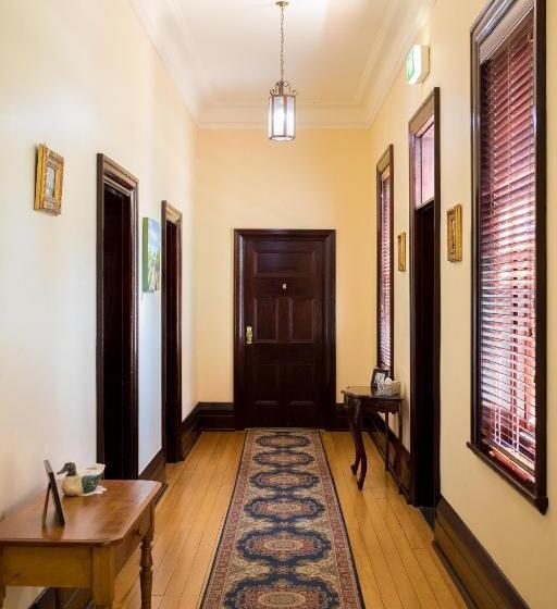 پانسیون Petersons Armidale Winery And Guesthouse