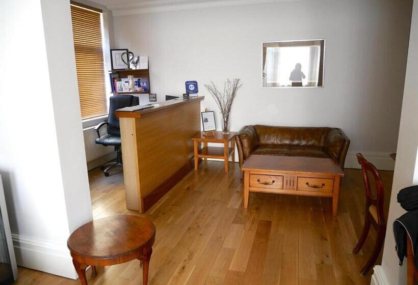 Пансион The Redstone Guesthouse