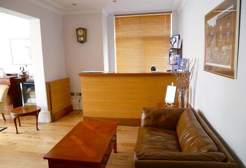 Пансион The Redstone Guesthouse