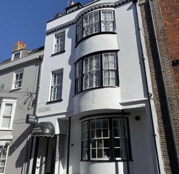 بنسيون The Wadham