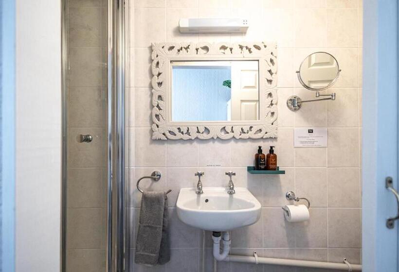 بنسيون The Wadham