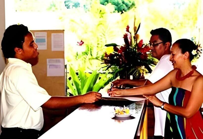 استراحتگاه Orator Hotel Samoa