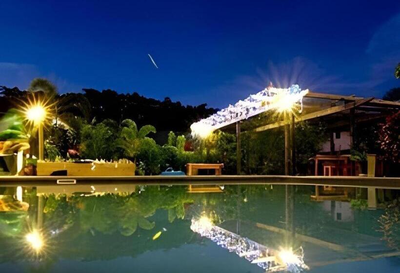 استراحتگاه Orator Hotel Samoa