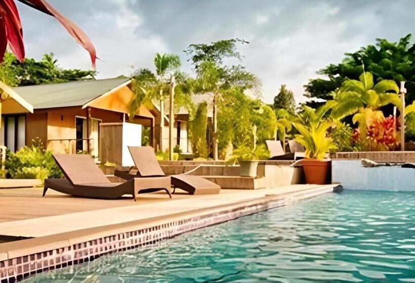 استراحتگاه Orator Hotel Samoa