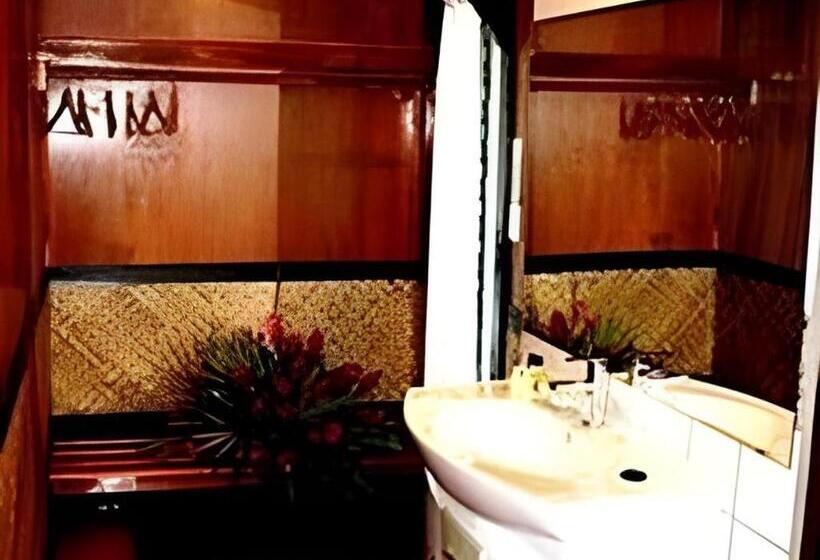 استراحتگاه Orator Hotel Samoa