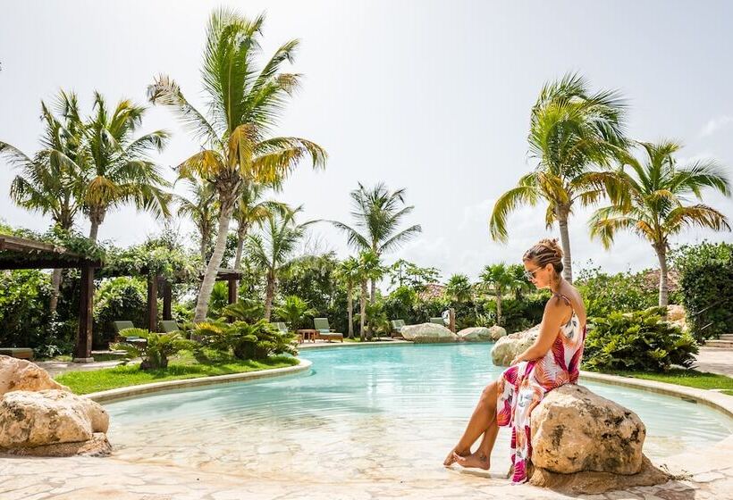 استراحتگاه Royal Isabela