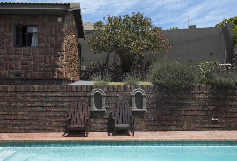 Общежитие Lungile Backpackers Lodge