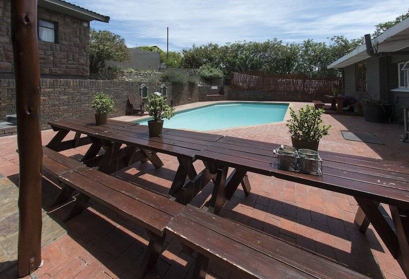 Общежитие Lungile Backpackers Lodge