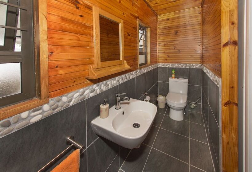 Общежитие Lungile Backpackers Lodge