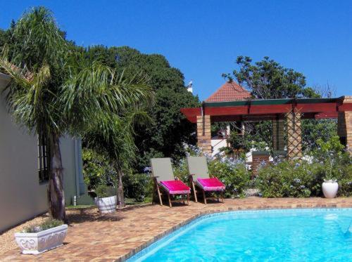 تختخواب و صبحانه Milkwood Lodge