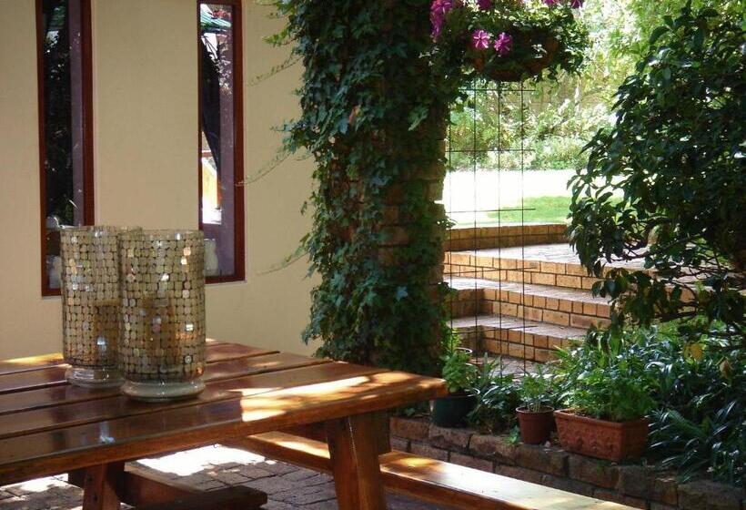 تختخواب و صبحانه Milkwood Lodge