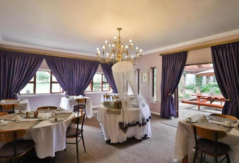 تختخواب و صبحانه Milkwood Lodge