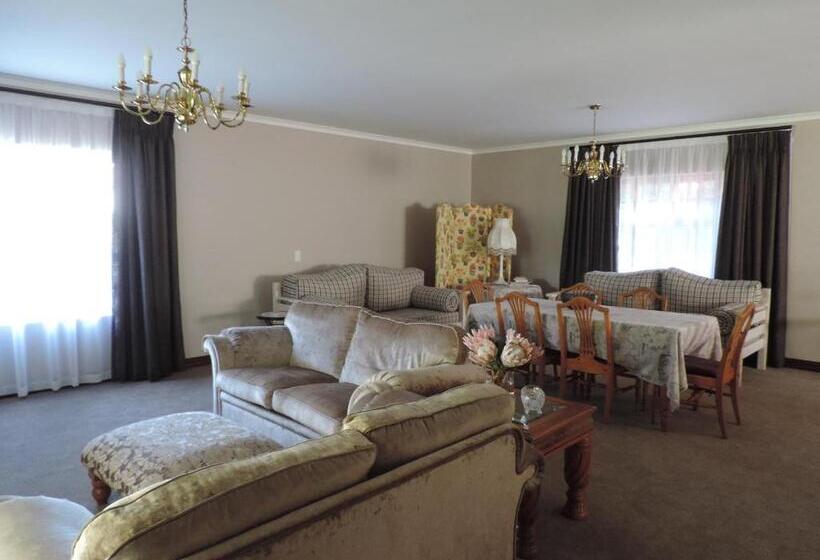 تختخواب و صبحانه Milkwood Lodge