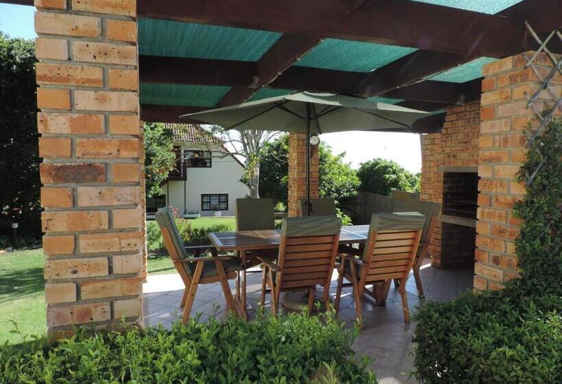 تختخواب و صبحانه Milkwood Lodge