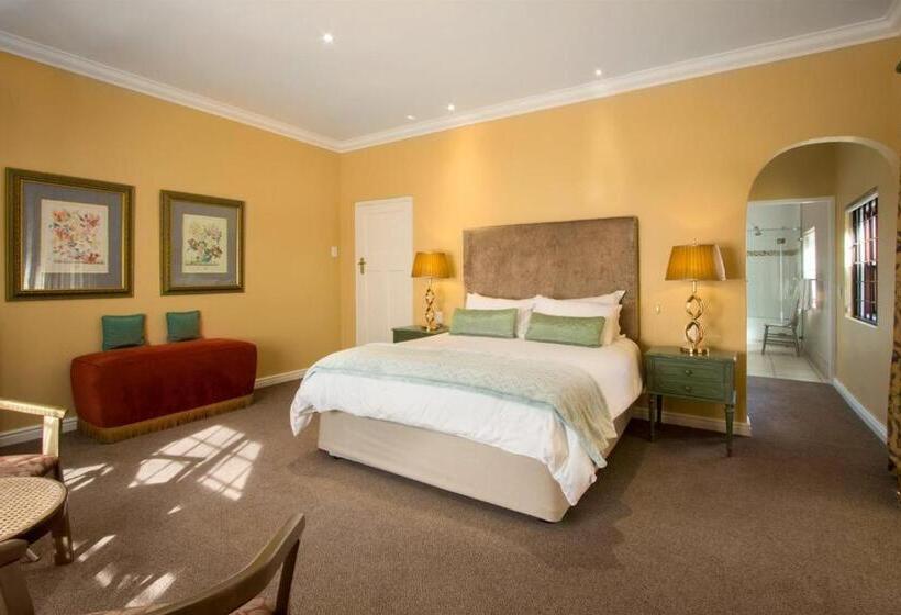 تختخواب و صبحانه Milkwood Lodge