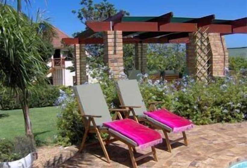 تختخواب و صبحانه Milkwood Lodge