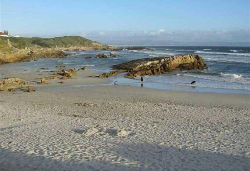 تختخواب و صبحانه Milkwood Lodge