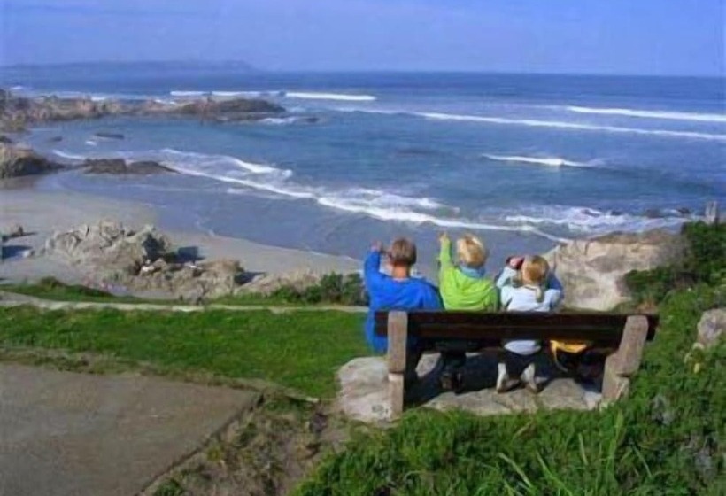 تختخواب و صبحانه Milkwood Lodge