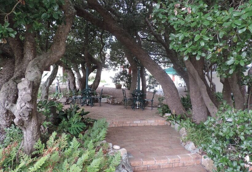 تختخواب و صبحانه Milkwood Lodge